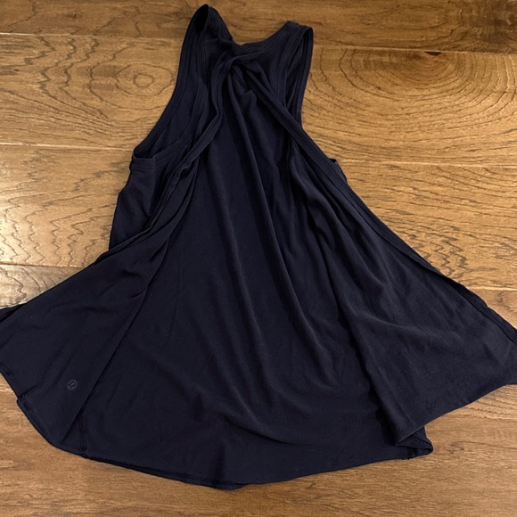 LULULEMON SZ 6 women’s navy  tie back  Sleeveless Top - Picture 4 of 5